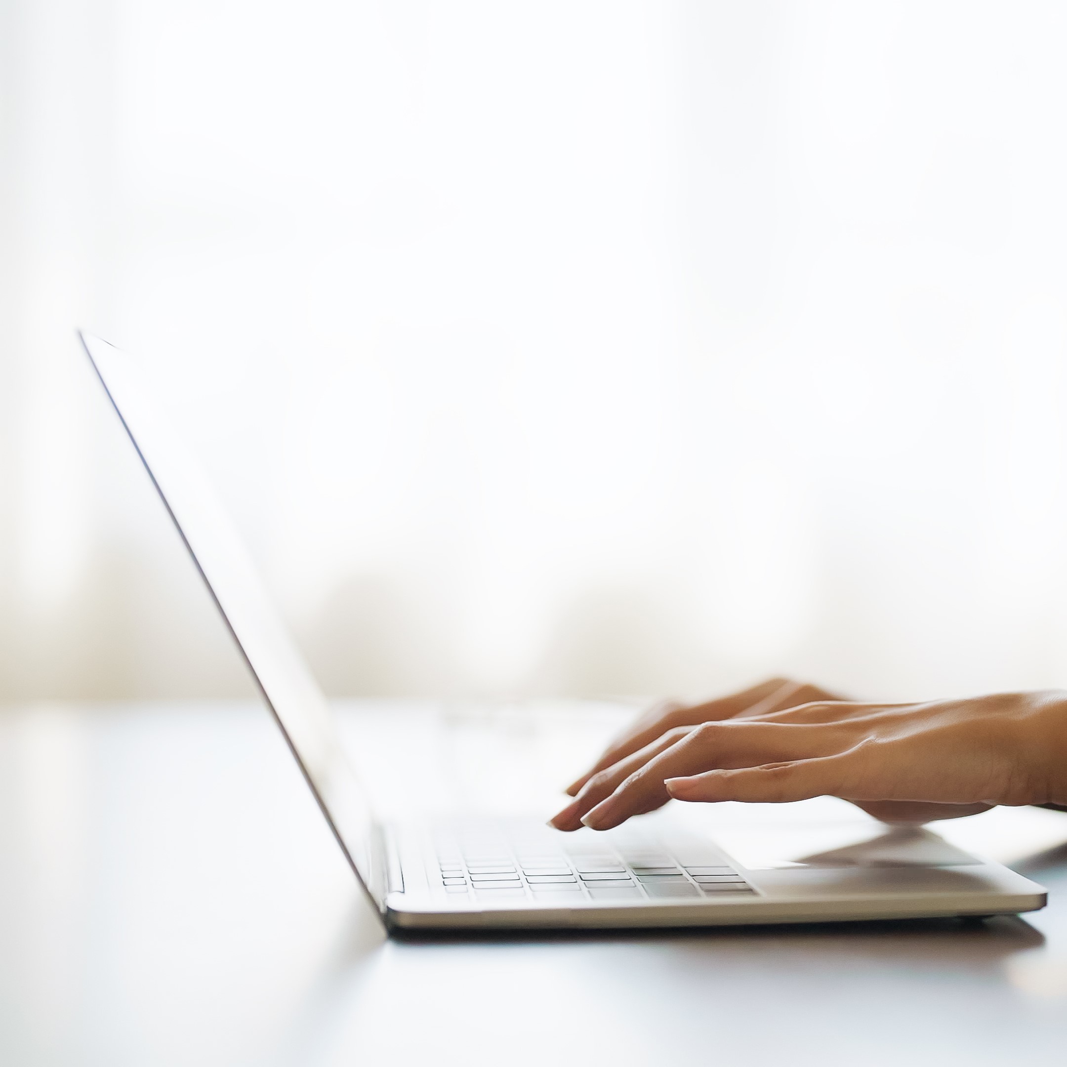 A woman searching on her laptop for "Free Parenting Classes in Cedar Rapids, Iowa"