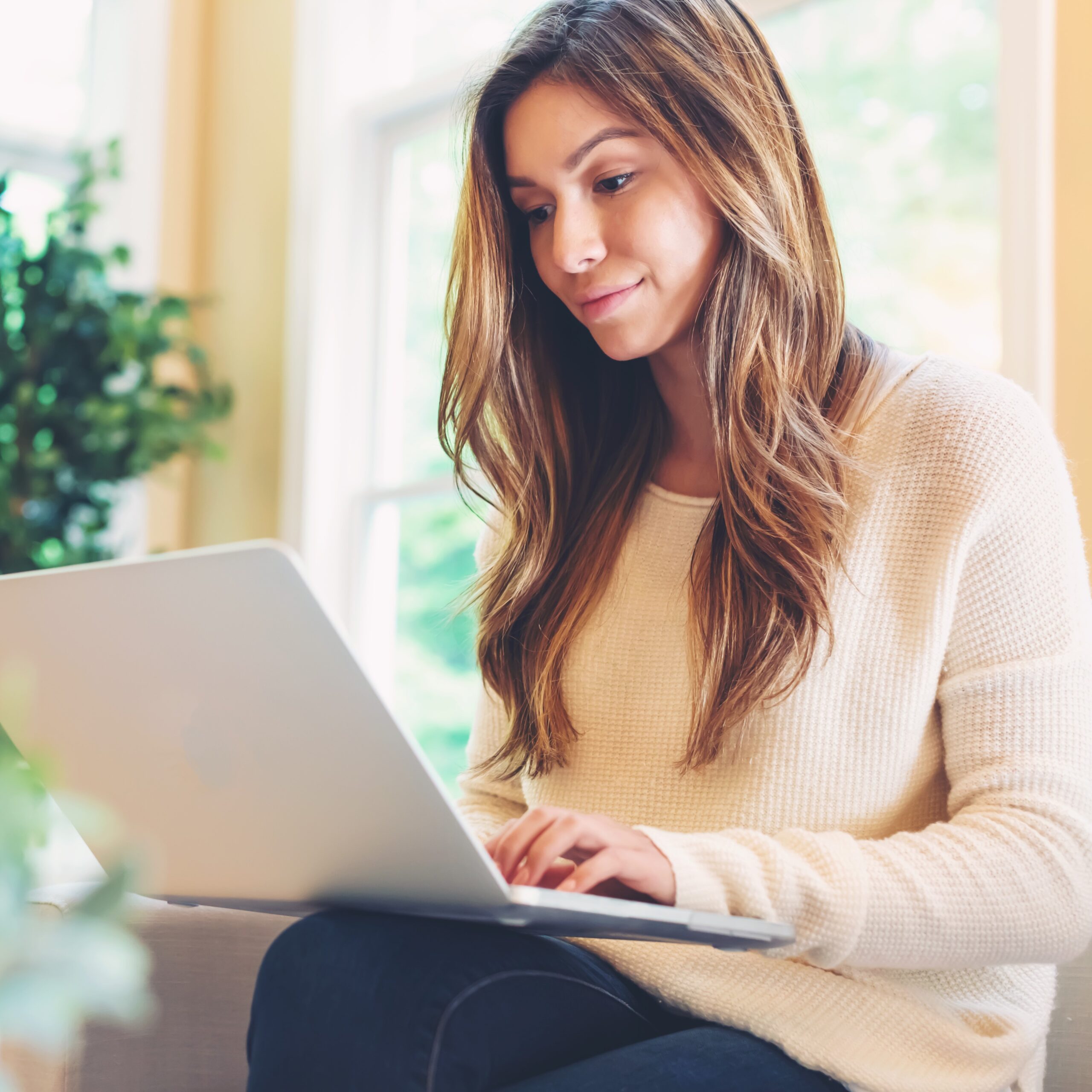 A woman looking at information for free parenting classes in Cedar Rapids, Iowa